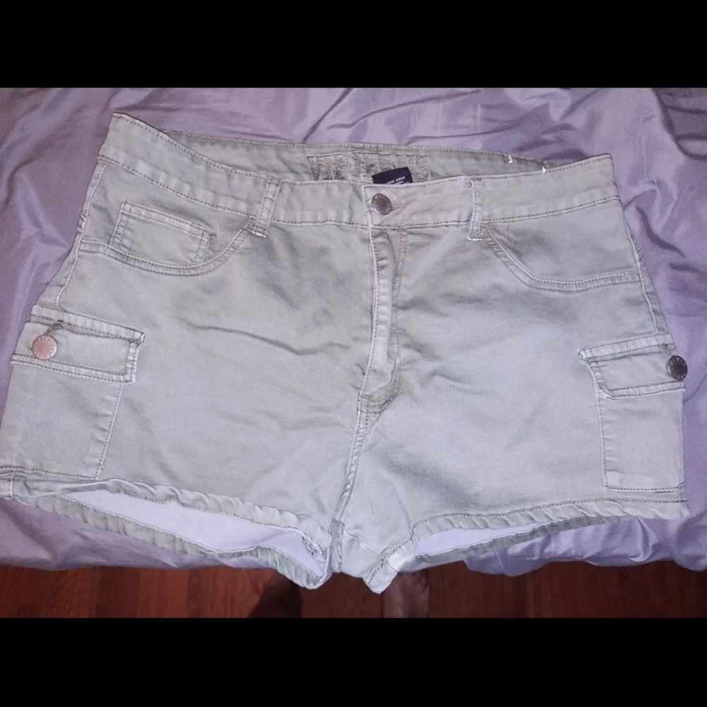 Size 19-20 runs on the small side. Very good condition